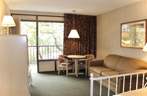 North End Hotel | Impala Island Inn