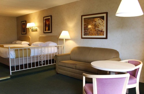 North End Hotel | Impala Island Inn