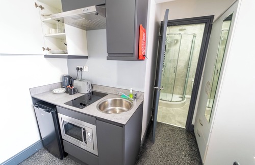 Selly Oak Apartment | Impeccable 1-bed Studio in Birmingham