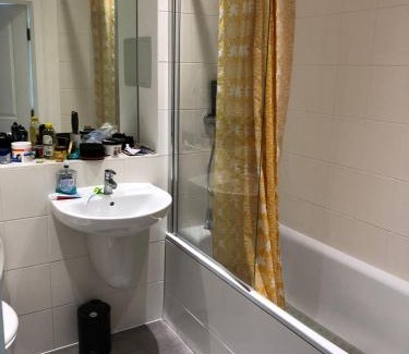 Cray Valley West Apartment | Impeccable 2-Bed Apartment in Orpington