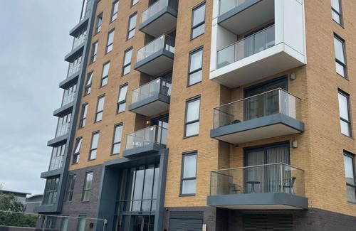 Reading Apartment | Impeccable 2-bed Apartment in Reading