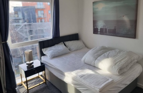 Salford Apartment | Impeccable 2-bed Apartment in Salford