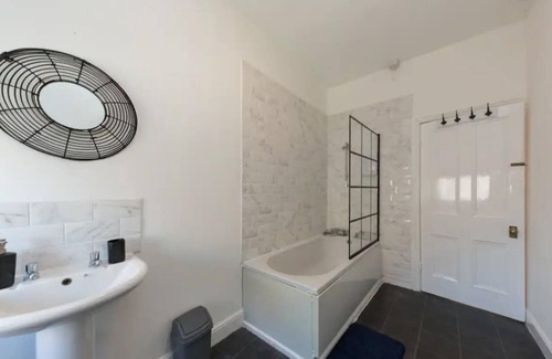 Stoke-on-Trent House | Impeccable 2-bed House in Stoke-on-trent
