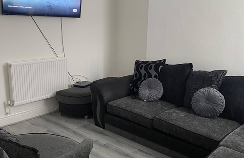 Anfield House | Impeccable 2-bed House in Liverpool