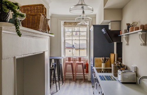 Bath Apartment | Impeccable 4-bed Apartment in Bath