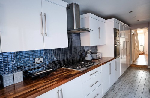 Ramsgate Apartment | Impeccable 6-bed House in Ramsgate, Harbour Views