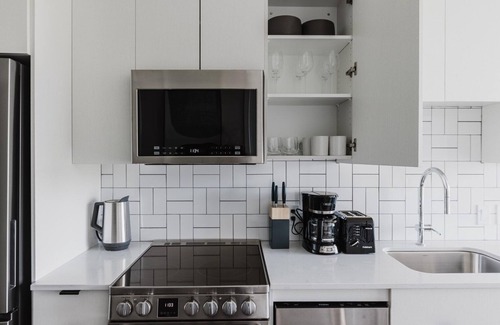 Revere Apartment | Impeccable Revere Studio w/Firepit, Spa, W/D, A/C & Gym, by Blueground
