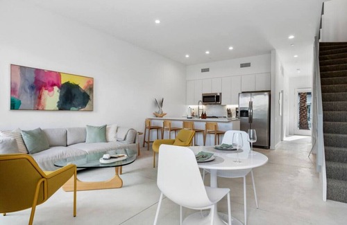 Little Tuscany House | Impeccably Designed 2-story Bauhaus-inspired Home