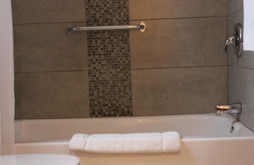 Gananoque Hotel | Imperial Inn Thousand Islands