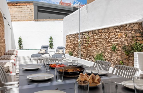 Jesus Apartment | Impresionante Loft de Estilo Urbano con Terraza. Un Oasis en la Ciudad