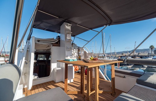 Santiago de Vigo Boat Rental | Impresionante Patrullera