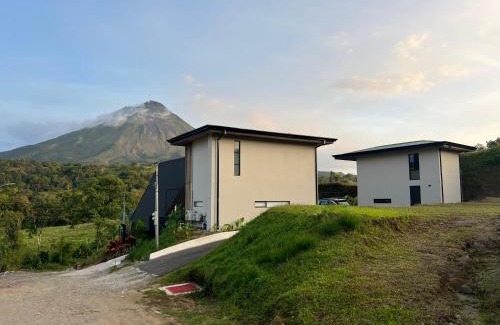 Arenal Hot Springs Apartment | Impresionantes vistas al Volcán Arenal, cine privado y ubicación ideal