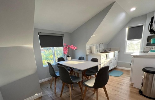 La Puente Apartment | ★ IMPRESSINGLY COZY 2 STOREY STUDIO QUEEN BEDS ★