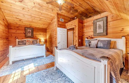Sautee Nacoochee House | Impressive Cabin with Fireplace and Hot-tub in Sautee Nacoochee, Georgia