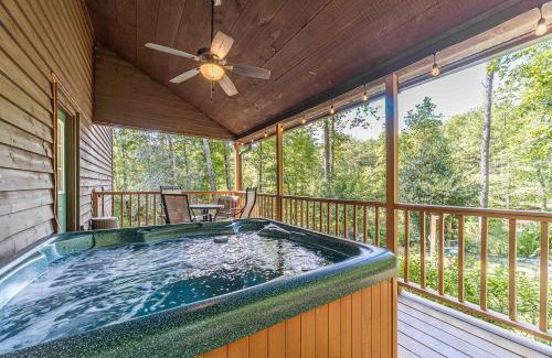 Sautee Nacoochee House | Impressive Cabin with Fireplace and Hot-tub in Sautee Nacoochee, Georgia