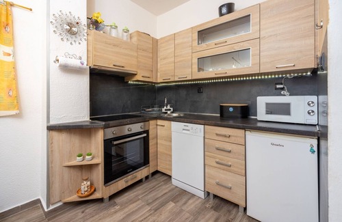 Klanfari Apartment | Impressive flat with whirlpool, lounge loungers, sea view, barbecue