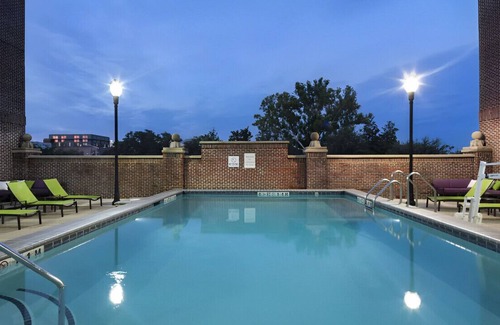 Yamacraw Village House | Impressive King Room! Great Location & Service