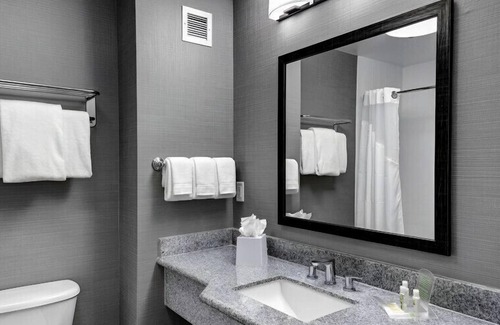 Yamacraw Village House | Impressive King Room! Great Location & Service