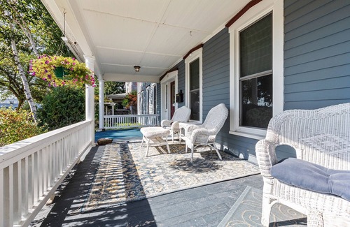 Sturgeon Bay Hotel | Impressive Queen suite, 2 person Jet tub, downtown