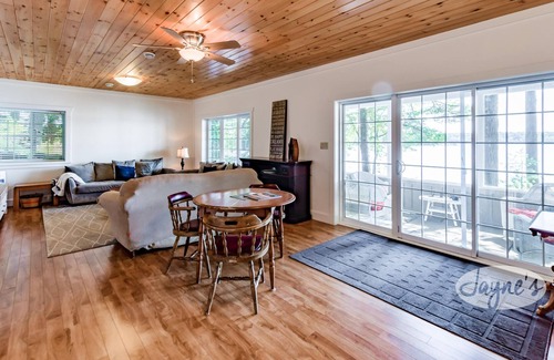 Bracebridge Cottage | Impressive renovated 6 bed 4 bath Lake Muskoka cottage with captivating views!
