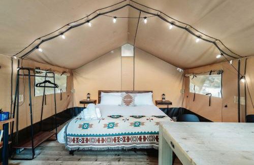North Woodstock Other | Impressive Romantic Safari Tent with Outdoor Sauna in New Hampshire