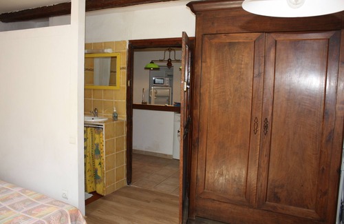 Pezenes-les-Mines Apartment | In a medieval village, sunny, spacious gite, surrounded by nature
