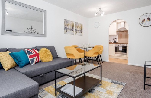 Watford Cottage | In a quiet residential area and with easy access to all the amenities Watford has to offer.