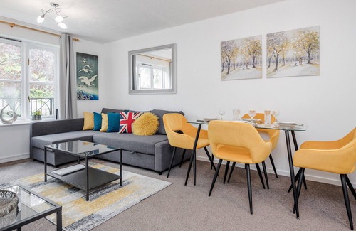 Watford Cottage | In a quiet residential area and with easy access to all the amenities Watford has to offer.