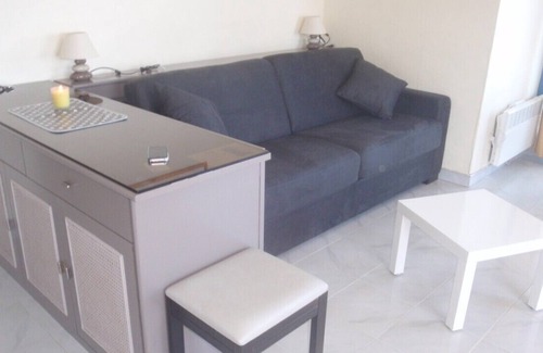 Le Trayas Apartment | In a residence by the water, 2 rooms, sleeps 4 to 5, sunny, seaside view