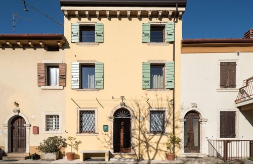 Lavagno House | In a small silent village near Verona