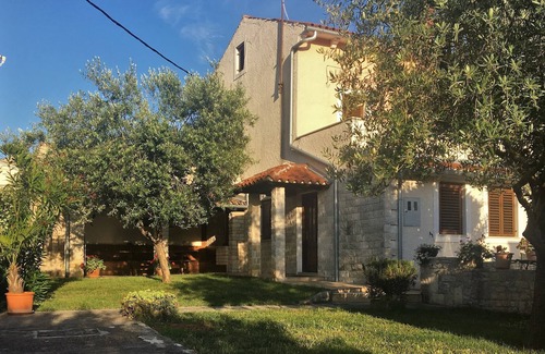 Valtura House | in a village with garden, air condition and barbecue
