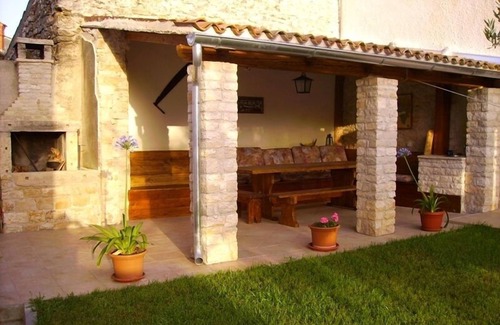Valtura House | in a village with garden, air condition and barbecue