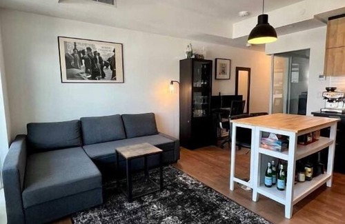 Markham Condo | In Heart of Markham Unionville, close to entertainment district.