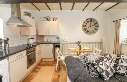 Middleham House | In & Out Cottage