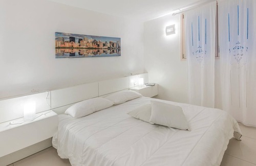 Gaino Apartment | In panoramic position on a hill is this vacation apartment in a three-family house with communal swi