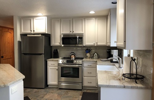 Sunriver House | IN SUNRIVER-Beautiful, remodeled, 3BR/3BA, HotTub, 8SHARC Passes, Pets OK