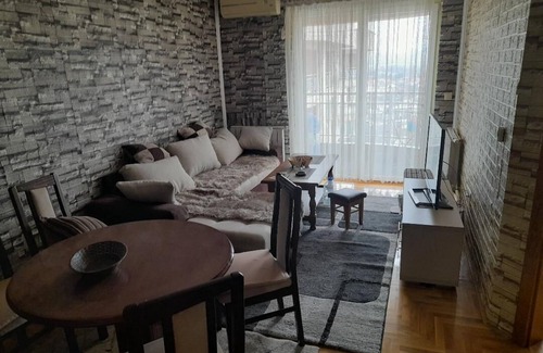 Ilidza Apartment | in the city center near the historic vacation spots of 5 people.
