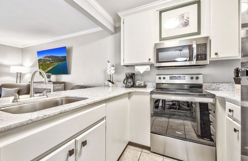 South Lake Tahoe Resort | In The Heart of it All! Just steps from the Heavenly Village! Free Breakfast!