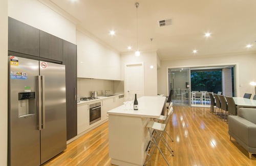 Glenelg House | In the Heart of Glenelg at Gordon St Villas