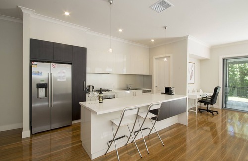 Glenelg House | In the Heart of Glenelg at Gordon St Villas