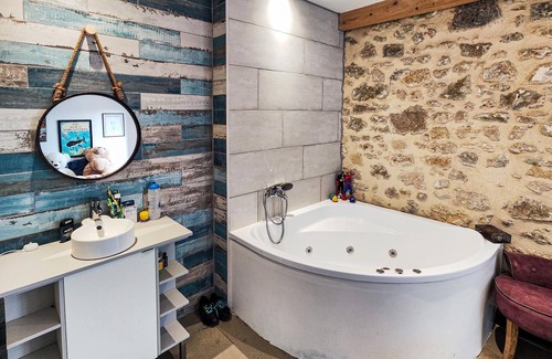 Capestang House | In the heart of the village of Capestang, this spacious and comfortable vacation home welcomes you w