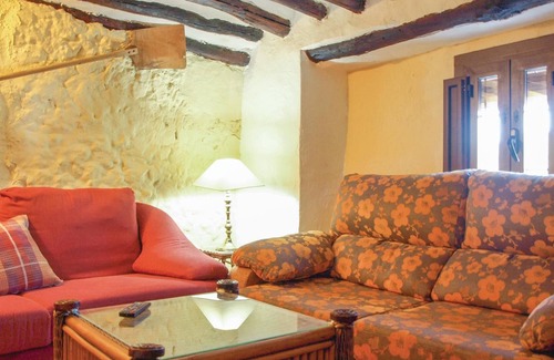 Zagrilla House | In the heights of the picturesque village of Zagrilla enriched with a dreamlike view, lies this char