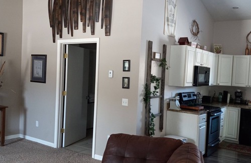 New Hope House | In the middle of nowhere - close to everything! Stay in elegance & comfort