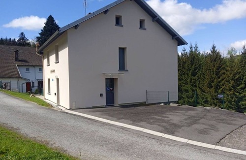 Le Syndicat Cottage | In the mountains with PRM access 15 km from Gérardmer "Gérardmer Fantastic Festival".