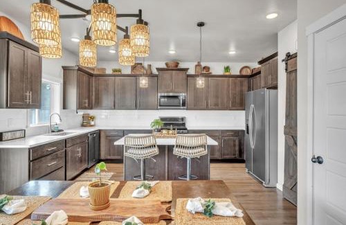 La Pine House | In the Pines and Under the Stars, 5BR, Sleeps 13