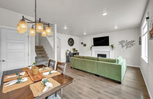 La Pine House | In the Pines and Under the Stars, 5BR, Sleeps 13