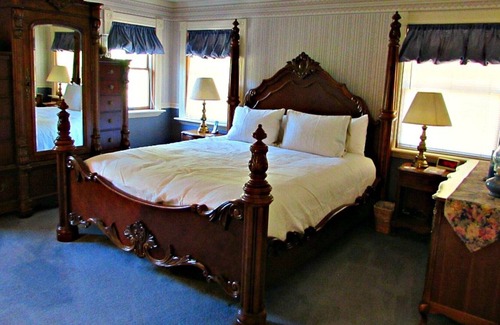 Markleeville House | In the quaint town of Markleeville. Close to Tahoe, Kirkwood, & Heavenly