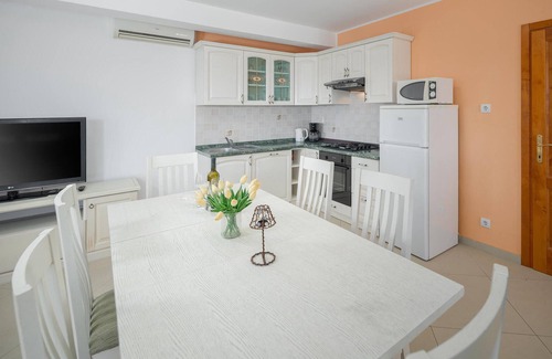 Orihi House | In the small Istrian village Orihi stands this beautiful vacation home with pool.