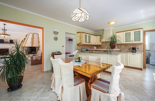 Vinez House | In the suburb of Labin awaits you this comfortable and cozy furnished vacation home.