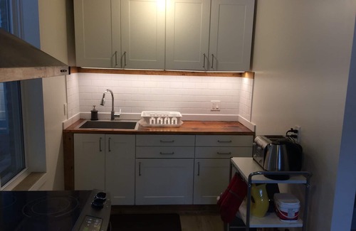 Kincardine House | In-Town Cottage Near the Beach!